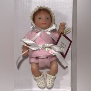 NIB Ashton-Drake Galleries “Pretty as a Picture” Miniature 5" Doll, Collectible